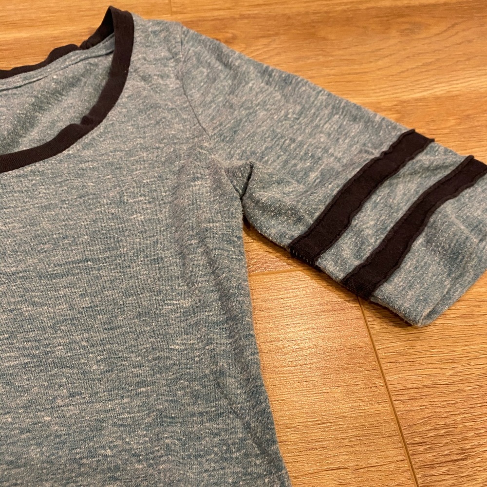 Roxy Tee - Small - Picture 4 of 5